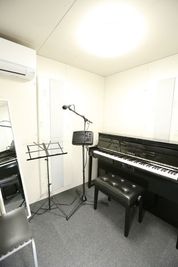 四谷三丁目駅徒歩１分🚃アビテックス🎼40Dr、ハイタイプ防音室🎺アンプ付スピーカー🔈マイク🎤1セット無料💕Dスタジオ - 音楽練習スタジオ　アルトポンテ