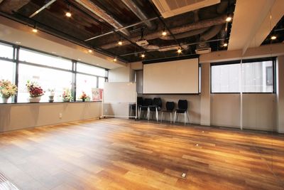 【名古屋】beautybizsalonD→START名古屋栄本店 セミナールーム＆スタジオの室内の写真