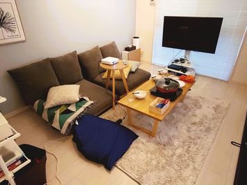 ４人ぐらいでみんなでパーティ - レンタルスペースもっと元町 ワイワイの実レンタルスペースもっと元町の室内の写真