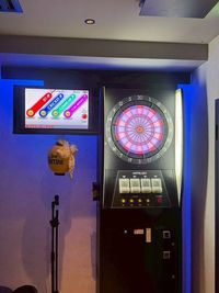 ダーツもあります！1ゲーム100円で使用可能です。 - Bar KOIME 恵比寿駅1分のカラオケバーのスペース活用の室内の写真