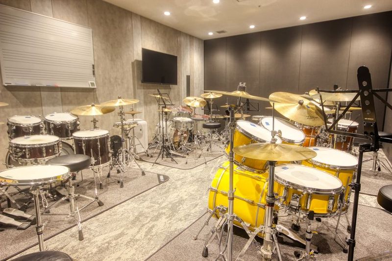  Room1 ドラムセット4台常設防音部屋 - ミュージックアベニュー横浜みなとみらい