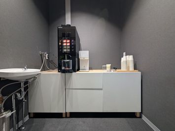 フリードリンク（コーヒー・ウォーターサーバー） - コワーキングスペース【THE BASE 日進竹の山】 1名利用【完全個室A】の設備の写真