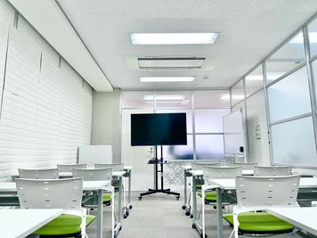 S ＊PLACE 名古屋駅前 大会議室の室内の写真