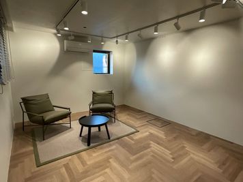 ルーム② 小テーブル＋イス2台 - スぺパ！上荻 スぺパ！Studio101の室内の写真