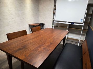 sub space 204号室　貸し会議室の室内の写真