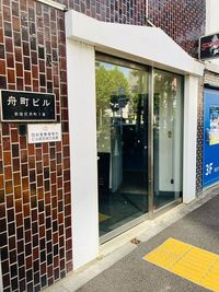 ビルの入り口です - 音楽練習スタジオ　アルトポンテ 音楽練習スタジオ　アルトポンテ Cスタジオ　アップライトピアノの入口の写真