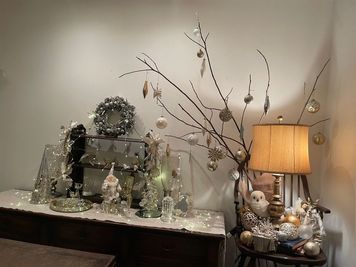 #クリスマス2025🎄 - 「サロット代官山」代官山T-SITE至近のRCデザイナーズハウス 〈サロット代官山〉自然光の入る地下1階・広いレンタルスペースの室内の写真