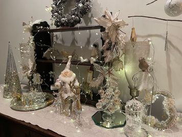 #クリスマス2025🧑‍🎄 - 「サロット代官山」代官山T-SITE至近のRCデザイナーズハウス 〈サロット代官山〉自然光の入る地下1階・広いレンタルスペースの室内の写真