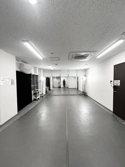 日暮里駅から徒歩3分！個室のリノリウムスタジオ！ライトつき - Lii danceダンススタジオ