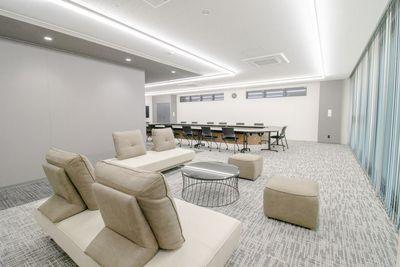 ふれあい貸し会議室 博多トヨタレンタリース ふれあい貸し会議室 Premium トヨタレンタリース博多駅前Sの室内の写真