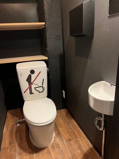 神田駅徒歩2分｜喫煙OK｜カウンターバー付きの落ち着いたバー - Lovers(ラバーズ）