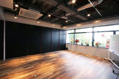 【名古屋】beautybizsalonD→START名古屋栄本店 セミナールーム＆スタジオの室内の写真