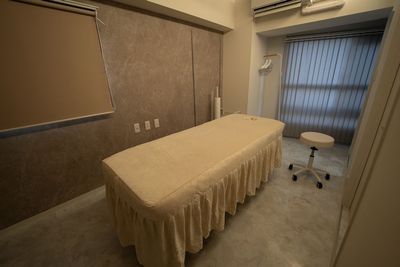 間接照明で落ち着いた雰囲気にも - レンタルサロン フレーゼ泉 久屋大通  レンタルサロン Freese IZUMIの室内の写真