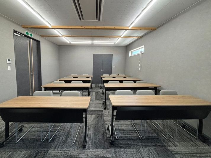 イオン正面の駐車場付！タッチパネルモニター付き25人収容会議室 - エコリビル