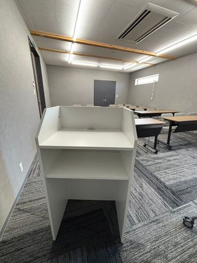 イオン正面の駐車場付！タッチパネルモニター付き25人収容会議室 - エコリビル