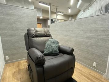 駅チカ！ゆったりリクライニングチェアの半個室空間をレンタルできる！ - ステラ 川口店(Stella)