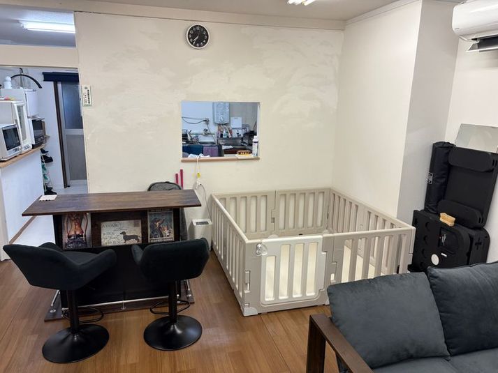 芝生の敷いてある落ち着いた完全個室スペース - 世界で3001番目に美味しいたこ焼き屋アイピー