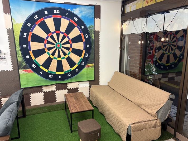 芝生の敷いてある落ち着いた完全個室スペース - 世界で3001番目に美味しいたこ焼き屋アイピー