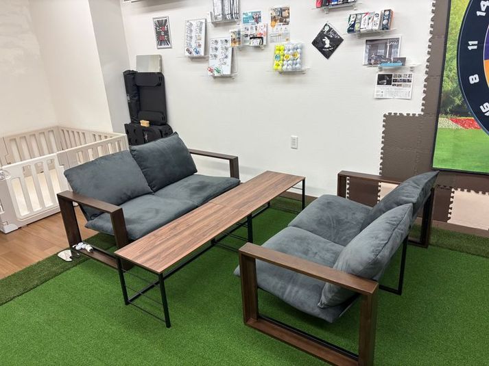 芝生の敷いてある落ち着いた完全個室スペース - 世界で3001番目に美味しいたこ焼き屋アイピー