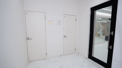 ロビー - 高田馬場 マシンピラティスエアリアルヨガダンススタジオ 天井高3m二面壁鏡のレンタルマシンピラティススタジオの設備の写真