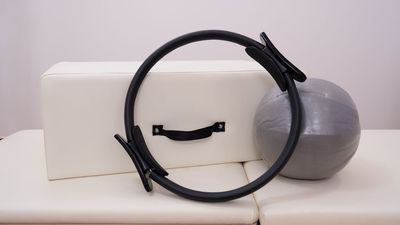 アイテム各種 - 高田馬場 マシンピラティスエアリアルヨガダンススタジオ 天井高3m二面壁鏡のレンタルマシンピラティススタジオの設備の写真