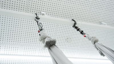 天井構造 - 高田馬場 マシンピラティスエアリアルヨガダンススタジオ 天井高3m二面壁鏡のレンタルマシンピラティススタジオの設備の写真