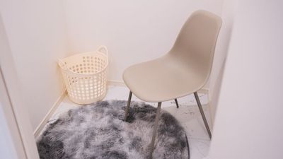 更衣室 - 高田馬場 マシンピラティスエアリアルヨガダンススタジオ 天井高3m二面壁鏡のレンタルマシンピラティススタジオの設備の写真