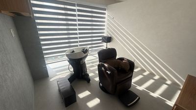 広さがあるので、お連れ様もお待ち頂くのも可能です。 - Hair & Spa Rit 個室の面貸し美容室/Hair & Spa Rit ブースＢの室内の写真