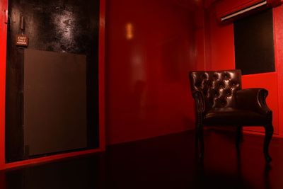 ２階　赤と黒のスペース - アルシオRCoスタジオ アルシオスタジオの室内の写真