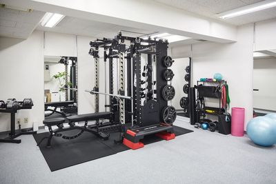 マットやバランスボール、
ラダーなどを使って行える
フリースペース完備 - パーソナルトレーニングジムジェネズフィット中目黒店 レンタルジムの室内の写真