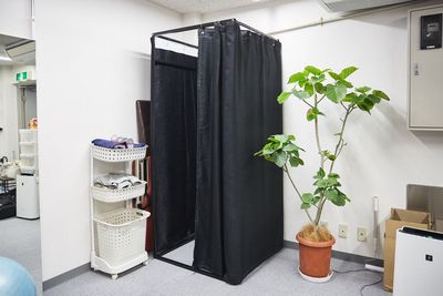 更衣室あり - パーソナルトレーニングジムジェネズフィット中目黒店 レンタルジムの設備の写真
