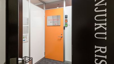 ドアはセキュリティ上、二重扉になっております。 - 西新宿ライズオフィス3rd 西新宿ライズオフィス3rd　一人用個室【TS-R 27】の入口の写真