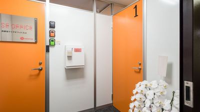 「西新宿ライズオフィス2nd」と書かれたドアから入って、すぐ右手にお部屋があります。 - 西新宿ライズオフィス3rd 西新宿ライズオフィス3rd　一人用個室【No.1】の入口の写真