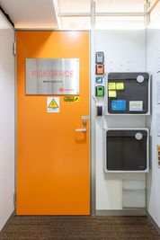 予約確定時のご案内に、入室時に必要なパスワードを記載しておりますのでご確認ください。 - 青山ライズオフィス 青山ライズオフィス　一人用個室【TS-R 9】の入口の写真