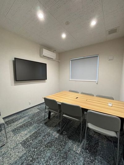 イオン正面の駐車場付！タッチパネルモニター付き6人収容会議室 - エコリビル