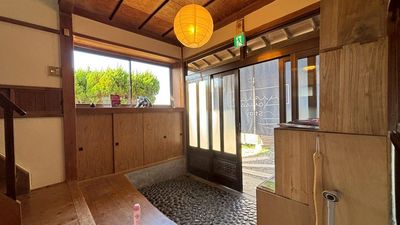 広い玄関は荷物の出し入れもしやすいです - ハラオカハウス 砂浜まで10秒  海と桟橋が一望できる  南房総ハラオカハウスの室内の写真