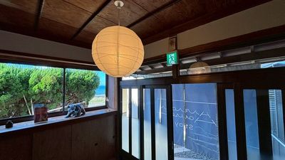 クラシカルな玄関が魅力です。 - ハラオカハウス 砂浜まで10秒  海と桟橋が一望できる  南房総ハラオカハウスの室内の写真