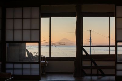 2Fから富士山をと夕陽を眺めることができます - ハラオカハウス 砂浜まで10秒  海と桟橋が一望できる  南房総ハラオカハウスの外観の写真