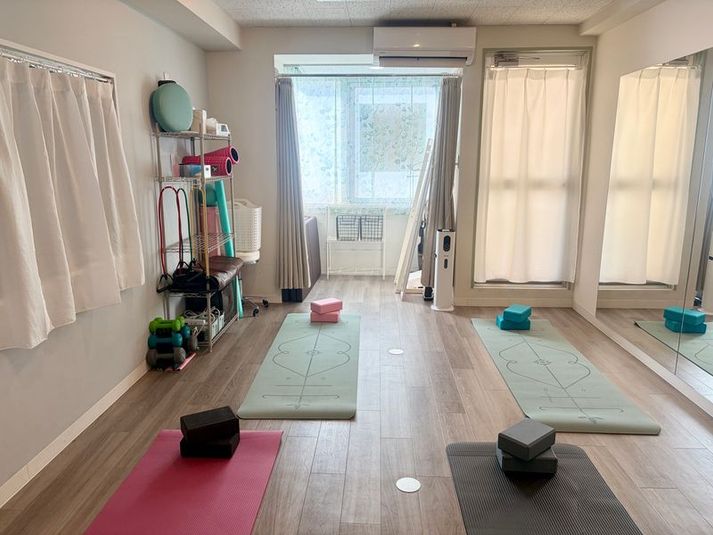 【神田駅徒歩3分】2面に鏡、ヨガ&マットピラティススタジオ - RAF