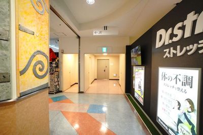 【豊橋駅前ビル カルミア4Fレンタルスペース】 豊橋駅前ビル カルミア4Fレンタルスペースの入口の写真