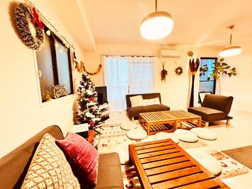 テーブル席＋ソファ席＋ウォークインクローゼット🎵南森町🌈最大20名😃ゴミ処理無料⭐️⚠️飲食プラン必須⚠️着替えスペース - ASOBIBA南森町