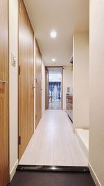 お部屋まで続く廊下もすっきりシンプル。 - レンタルサロン hito-toki 中津 【レンタルサロン】hito-toki 中津 A-roomの室内の写真