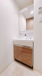洗面所も白とブラウンでスッキリ統一。 - レンタルサロン hito-toki 中津 【レンタルサロン】hito-toki 中津 A-roomの室内の写真