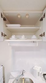 食器類はキッチン上の戸棚に。
電気ケトルもあります。 - レンタルサロン hito-toki 中津 【レンタルサロン】hito-toki 中津 A-roomの室内の写真