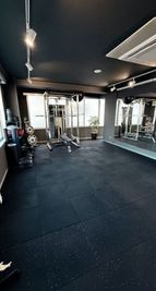 HAL パーソナルジムPolish代々木　タフスタッフなど使いやすいの室内の写真