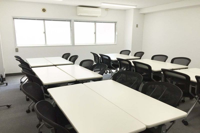 大会議室 - 新宿三丁目レンタルスペース会議室