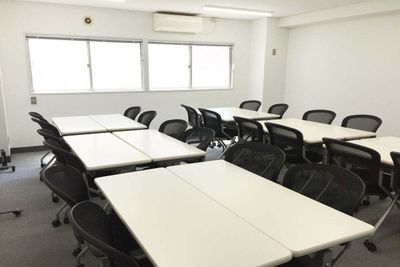 新宿三丁目レンタルスペース会議室 大会議室の室内の写真