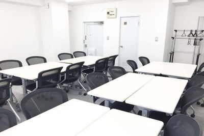 新宿三丁目レンタルスペース会議室 大会議室の室内の写真