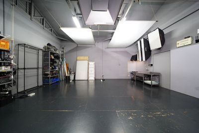 高天井×広い間口。大型商品撮影に最適な全暗室スタジオ。 - スタジオキリン