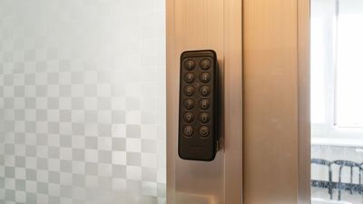 スマートロック　「暗証番号でスムーズ入室・施錠できます」
入退室は暗証番号のみでOK。鍵の受け渡し不要です。 - PALETTEスタジオ 百合ヶ丘の室内の写真